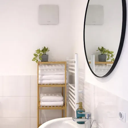 Zentral & Komfortabel: 2 Schlafzimmer, Free Wifi Ruedesheim am Rhein